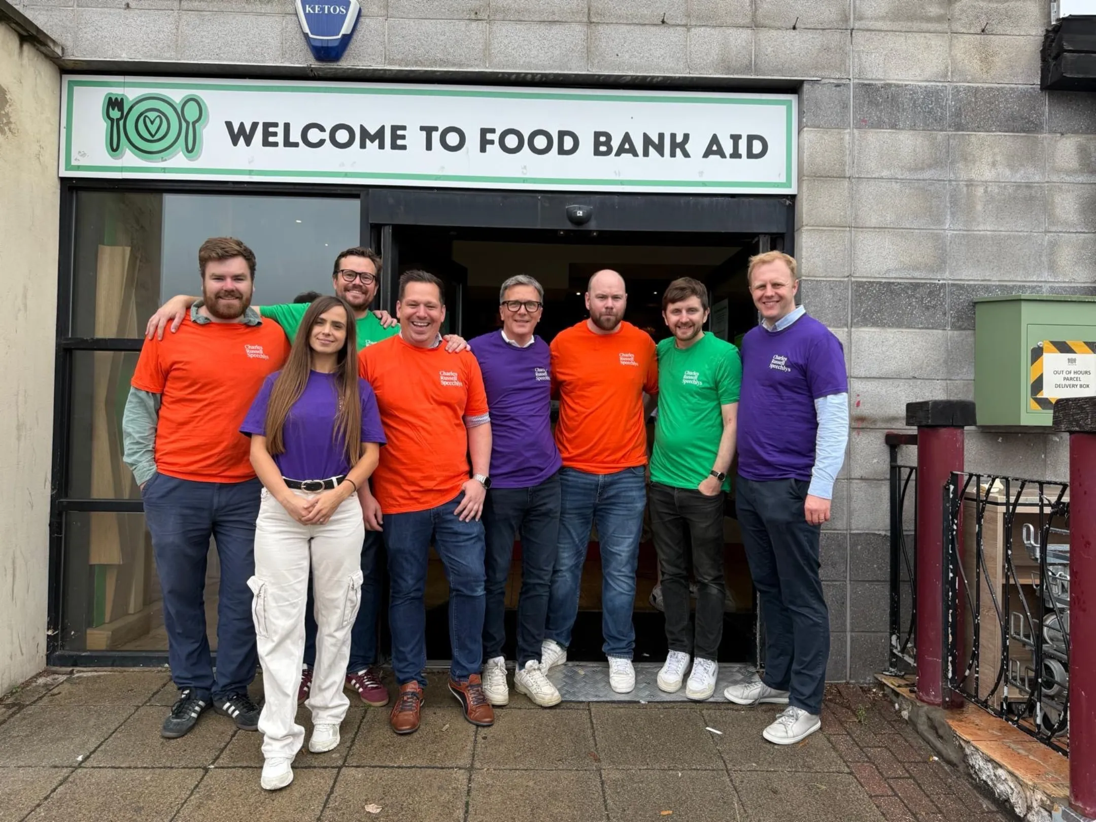 Volunteers for Food Bank Aid
