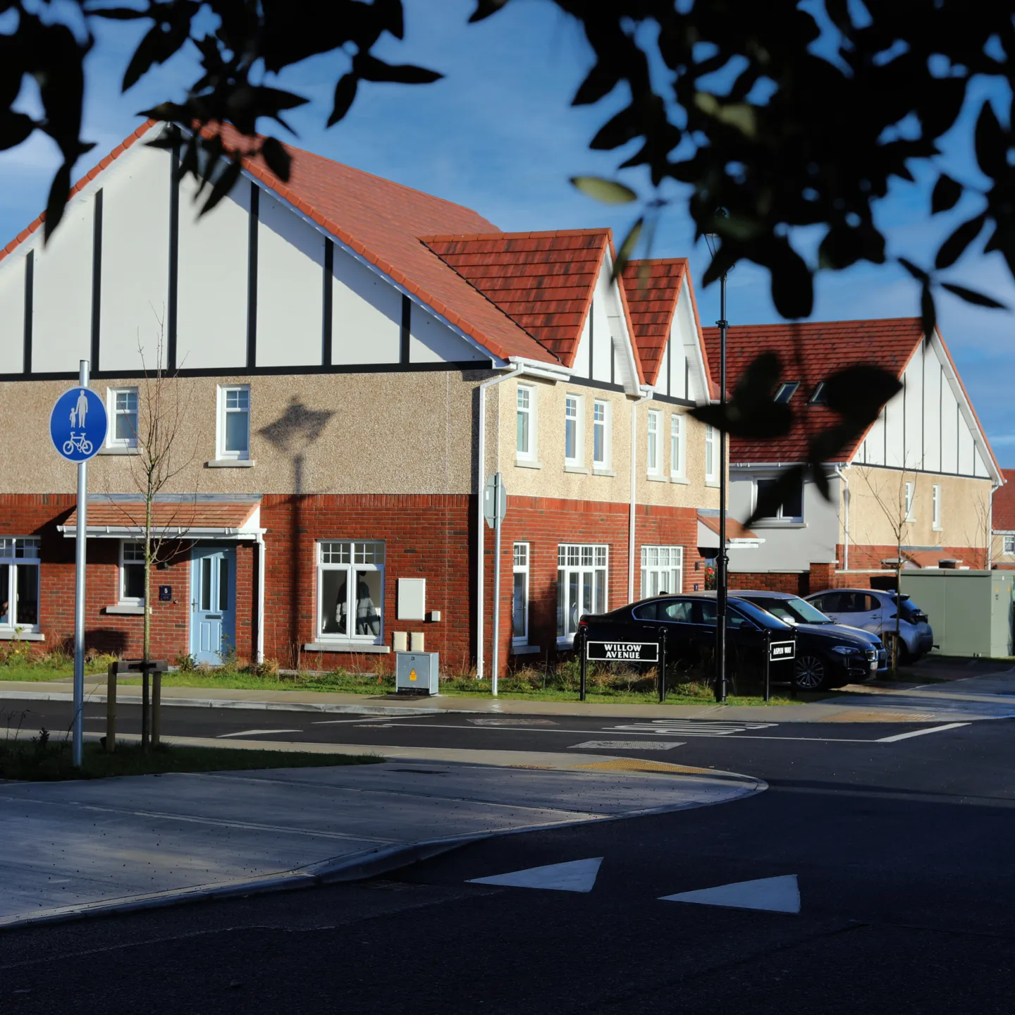 A row of traditional terraced houses on a new housing estate wiith pitched roofs