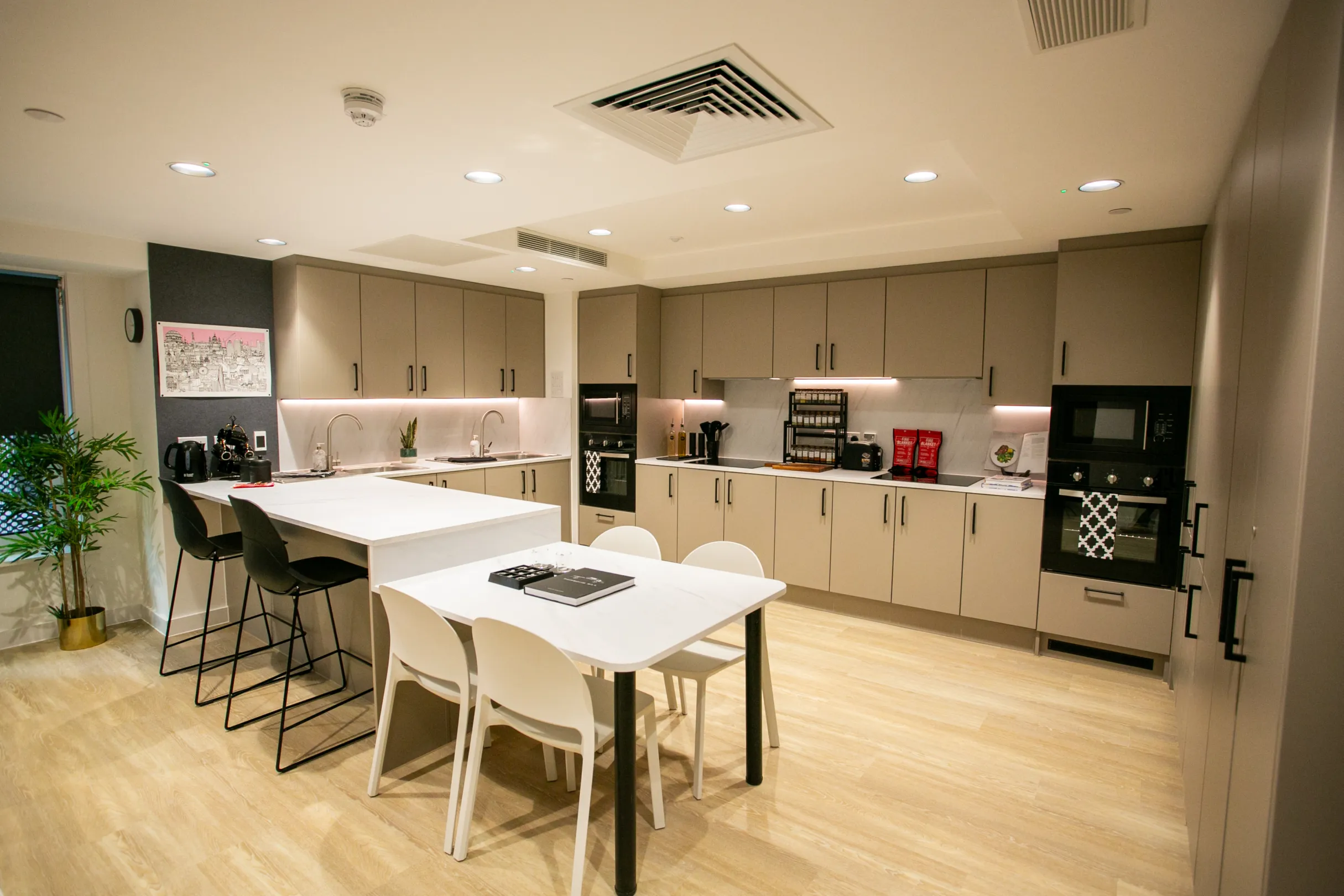 Signal House Show Cluster