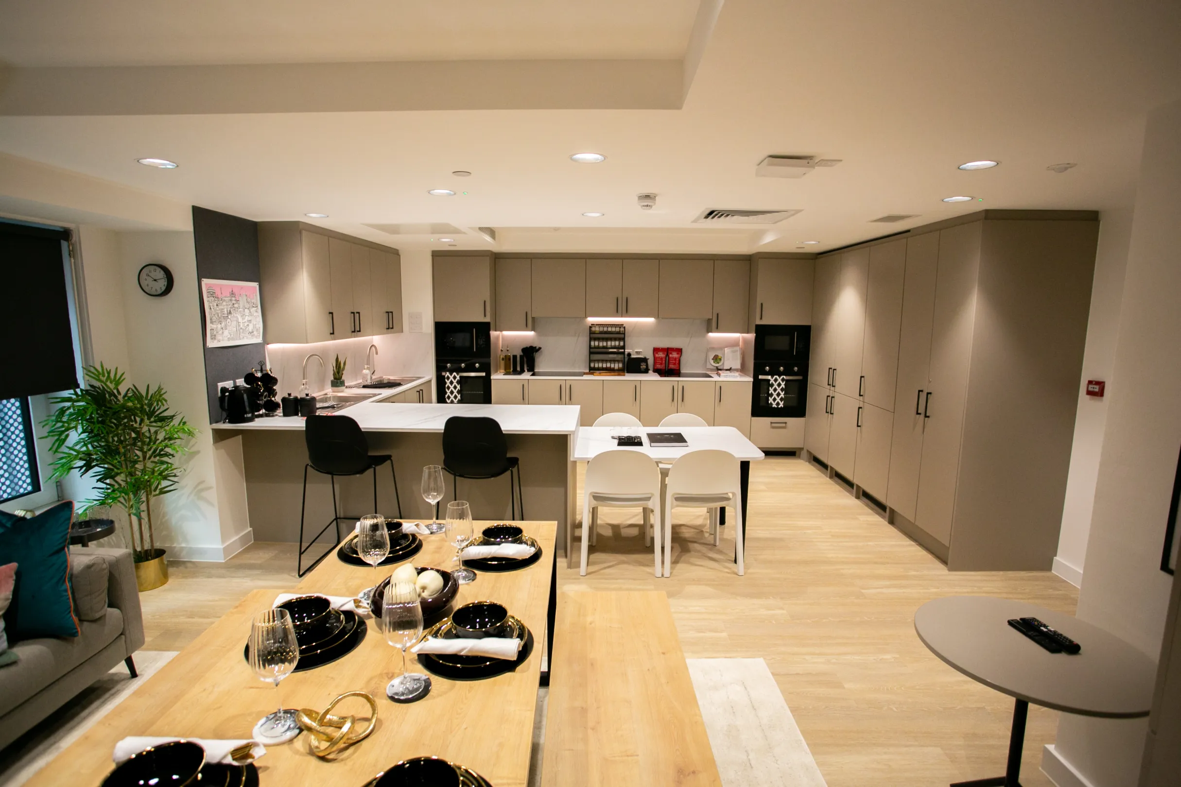 Signal House Show Cluster