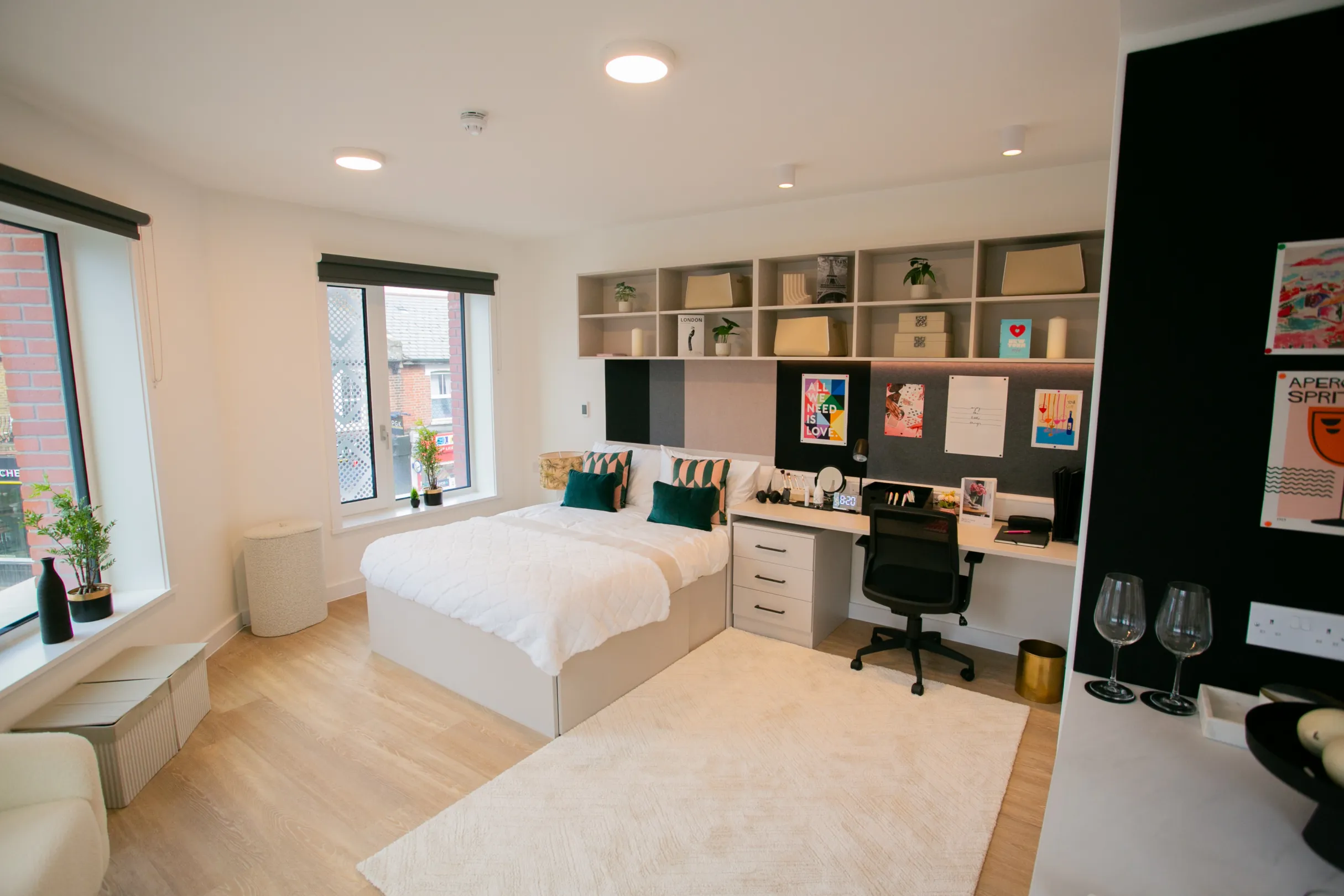 Signal House Show Cluster