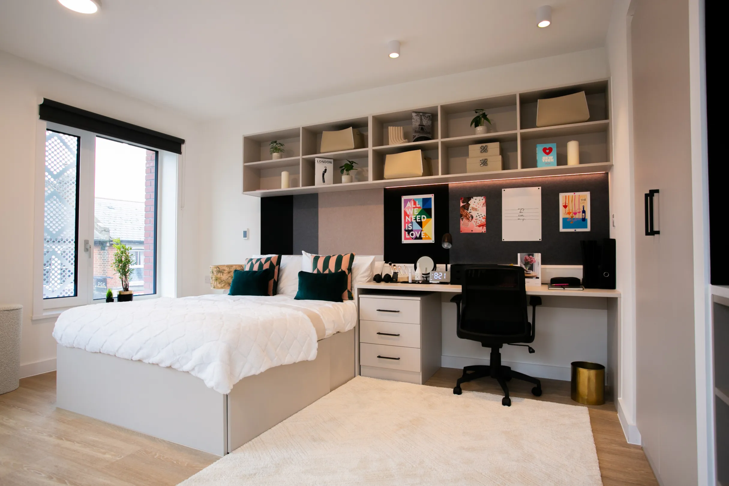 Signal House Show Cluster