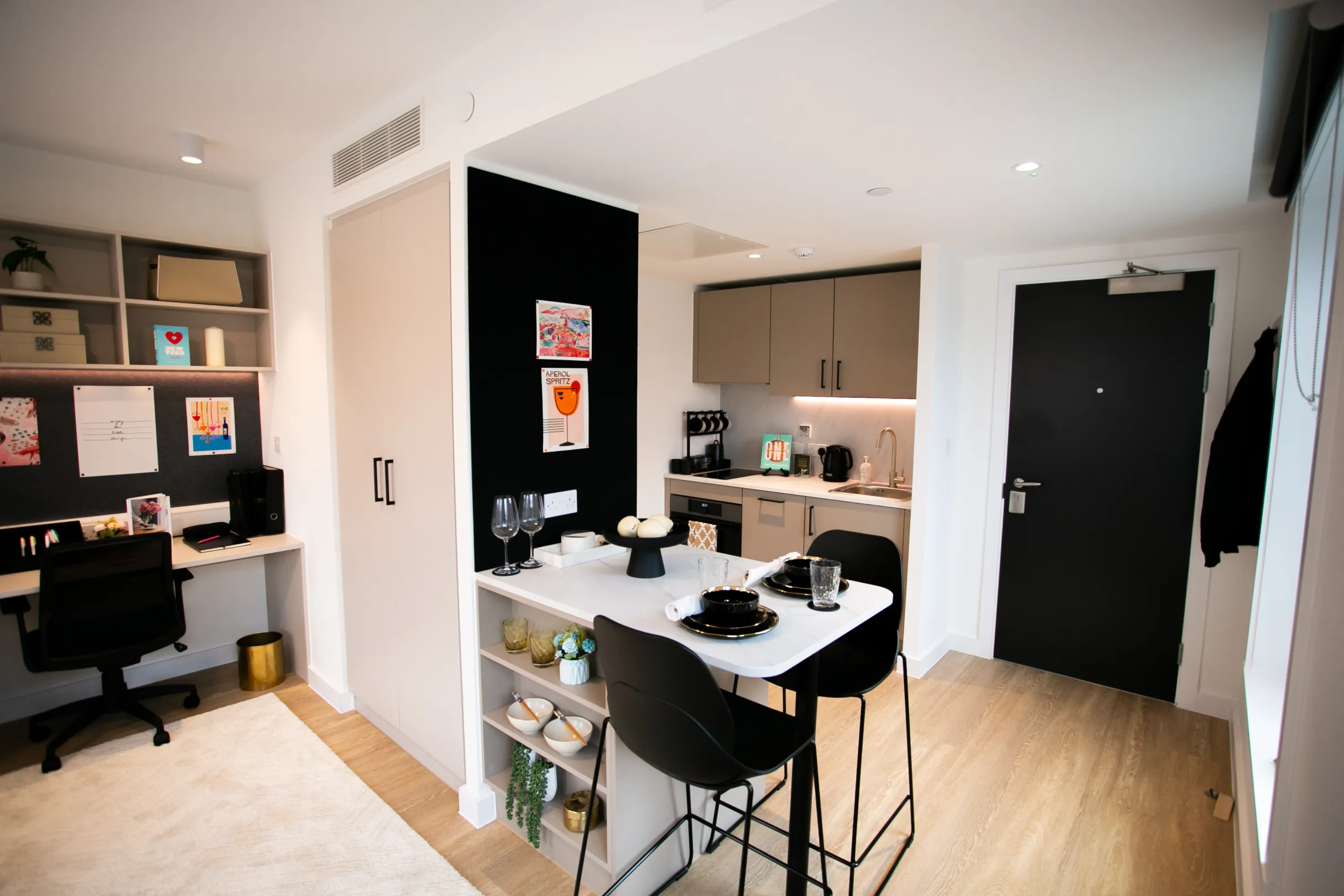 Signal House Show Cluster