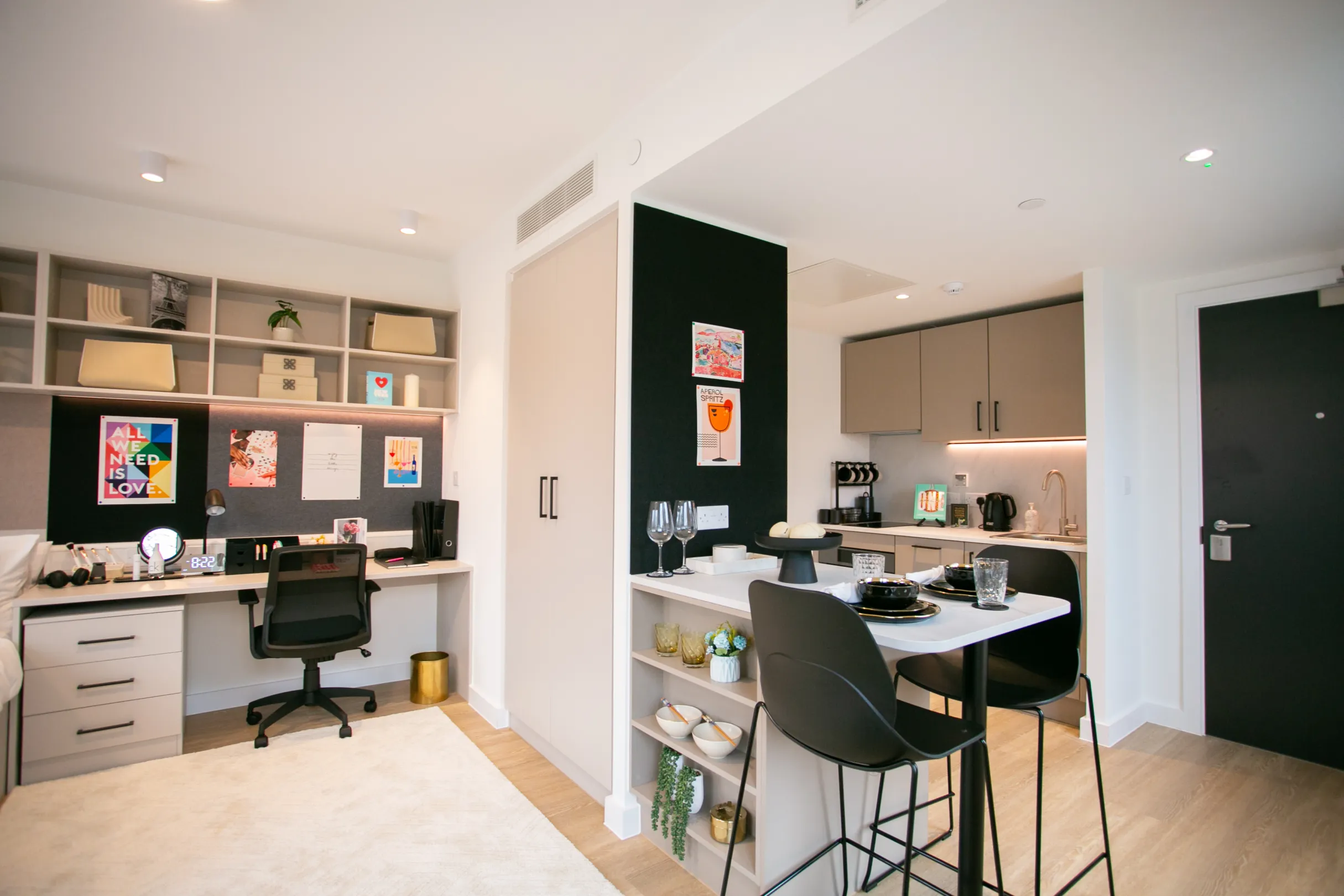 Signal House Show Cluster