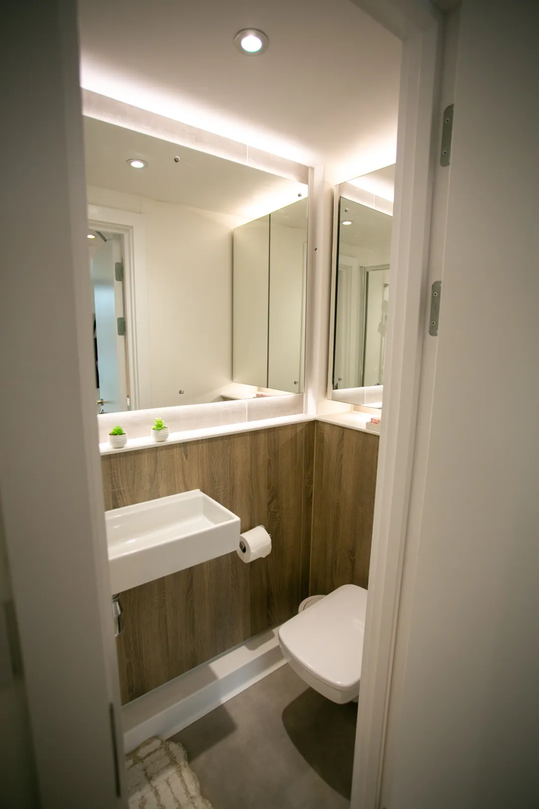 Signal House Show Cluster